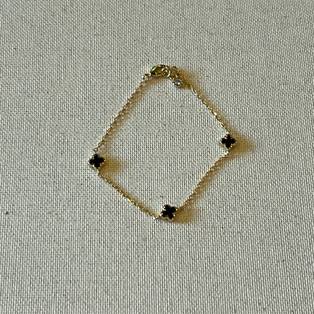 Black and Gold Clover Bracelet 7.5”